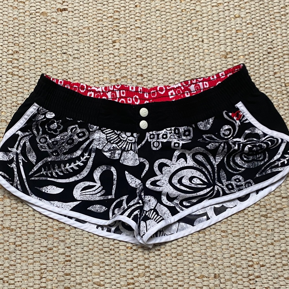 Billabong Black and White Floral Women's Shorts